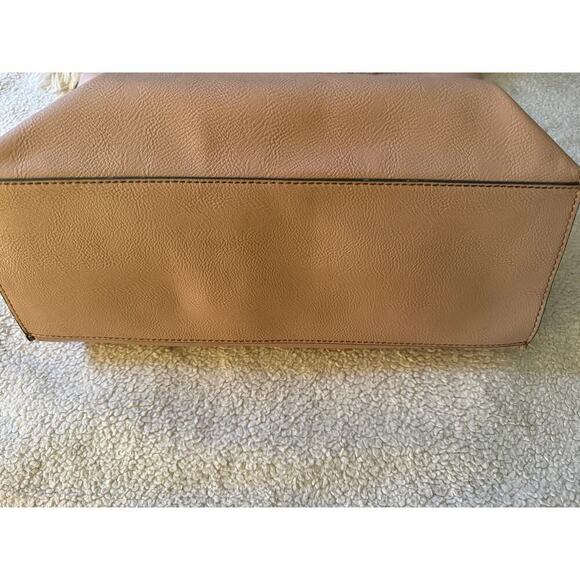 Nine West pastel pink tote with bold chained design front pocket. - Picture 8 of 9